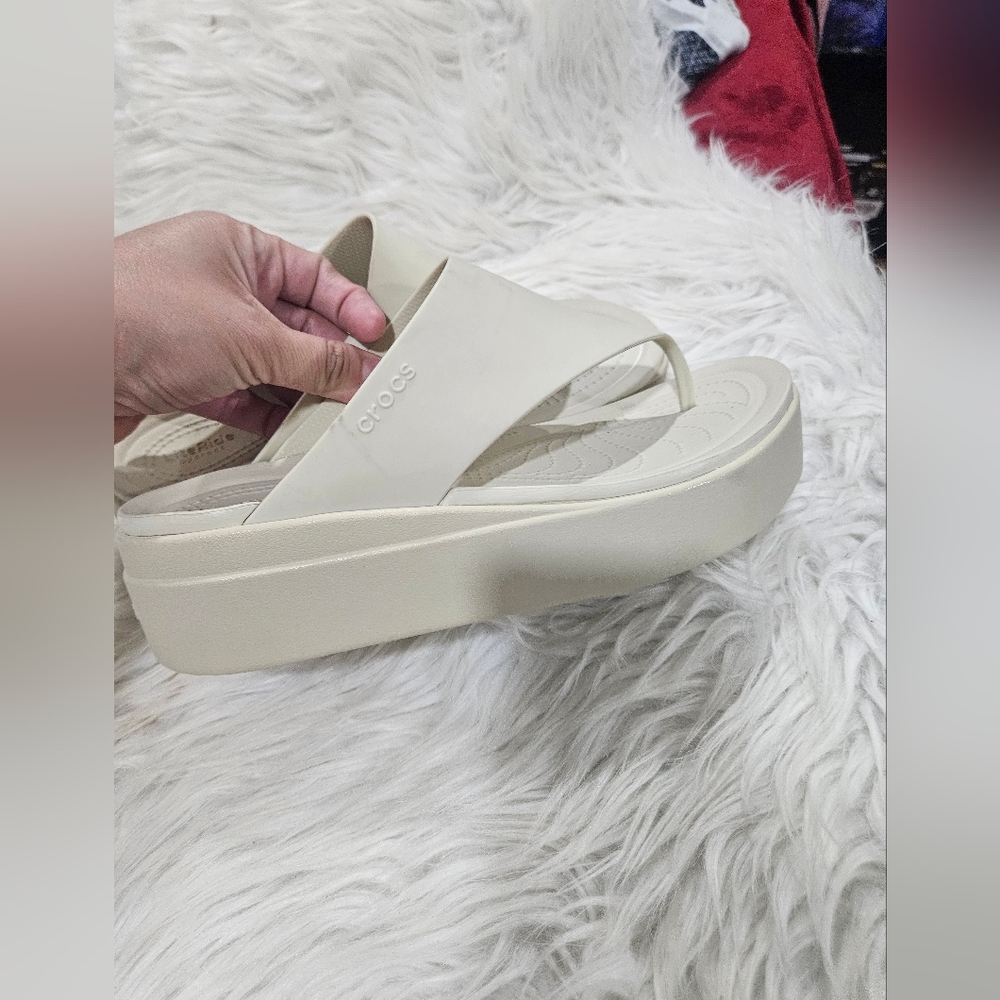 Crocs Women's Cream Platform Sandals 9W Woman's Sandals Crocs Brooklyn Flip Low - Picture 3 of 6